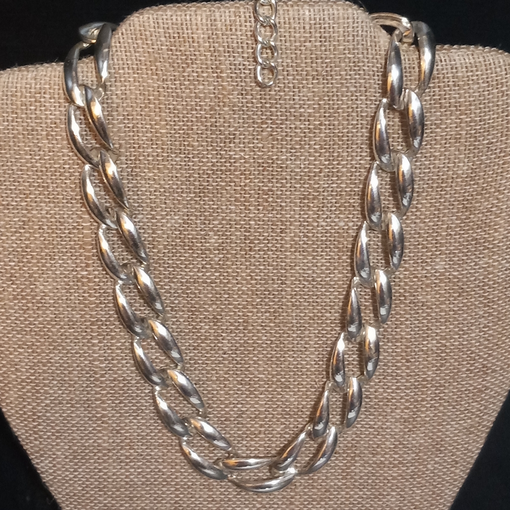 Silver Tone Necklace